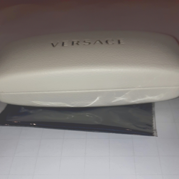 Versace hardcase sunglasses - Picture 3 of 3